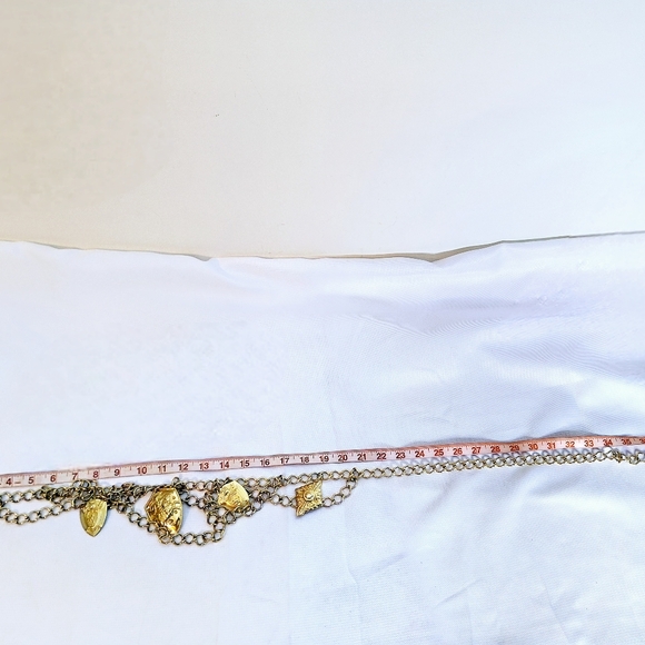 Vtg. Gold finish charm chain belt. - Picture 7 of 7